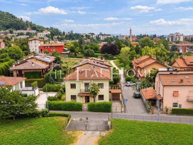Villa bifamiliare in vendita a Bergamo via Quintino Basso, Valtesse
