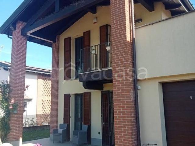 Villa bifamiliare in vendita a Bereguardo via Pavia
