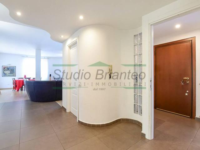 Villa bifamiliare in vendita a Besana In Brianza