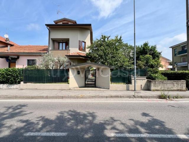 Villa bifamiliare in vendita a Brugherio
