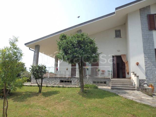 Villa bifamiliare in vendita a Bricherasio