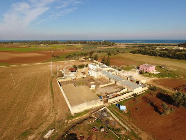 Villa bifamiliare in vendita a Brindisi, Montenegro