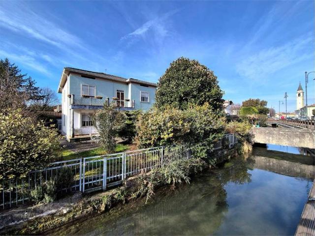 Villa bifamiliare in vendita a Buttapietra