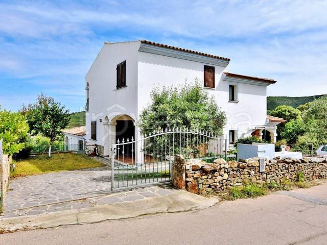 Villa bifamiliare in vendita a Budoni via Leonardo da Vinci, 16