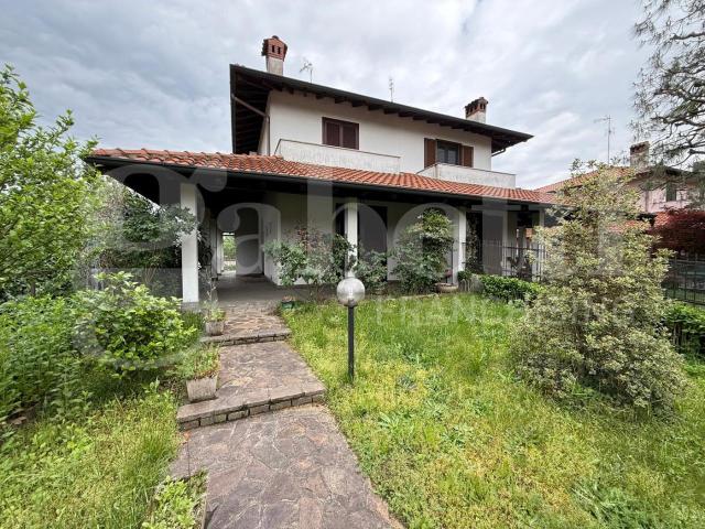 Villa bifamiliare in vendita a Buscate