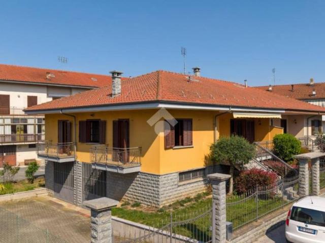 Villa bifamiliare in vendita a Busca via s. Giovanni Bosco, 1