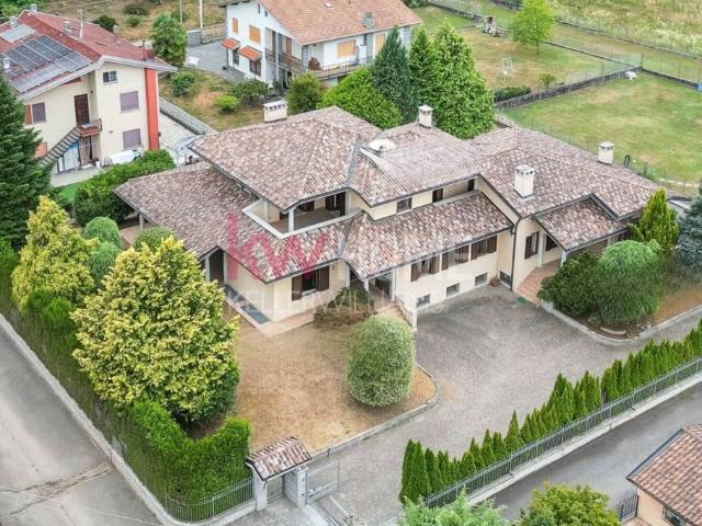Villa bifamiliare in vendita a Gozzano via Giuseppe Verdi, 10
