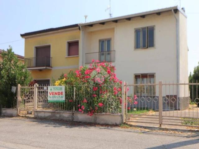 Villa bifamiliare in vendita a Goito