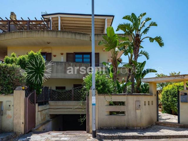 Villa bifamiliare in vendita a Gallipoli via Vittorio Cuttin