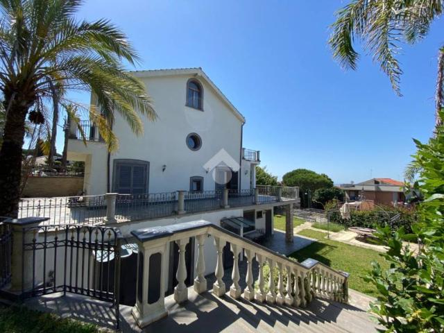 Villa bifamiliare in vendita a Genzano di Roma via degli Oleandri, 14