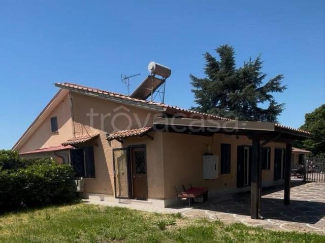 Villa bifamiliare in vendita a Genzano di Roma via Giovanni Segantini
