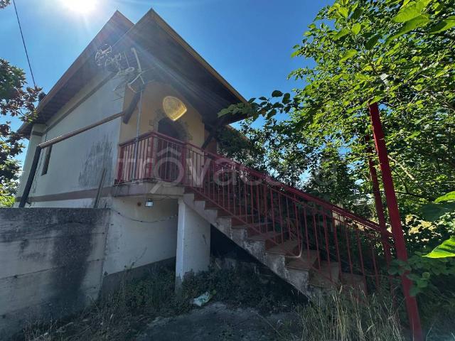 Villa bifamiliare in vendita a Genzano di Roma via Montecagnolo, 22