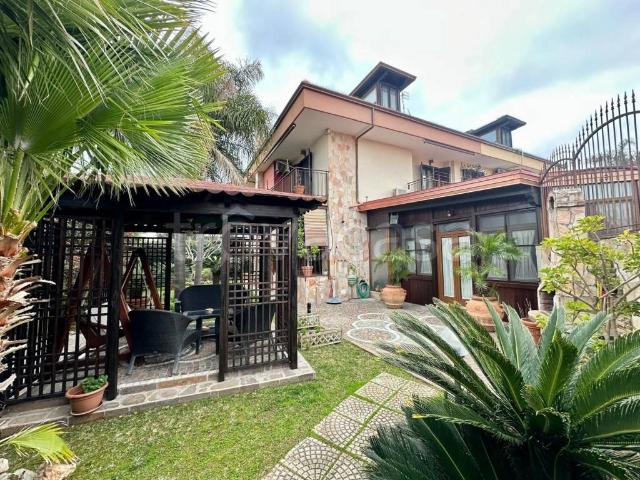 Villa bifamiliare in vendita a Giugliano in Campania via Marenola, 25, Lago Patria