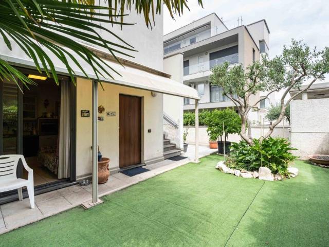 Villa bifamiliare in vendita a Giussano via 4 Novembre, 2