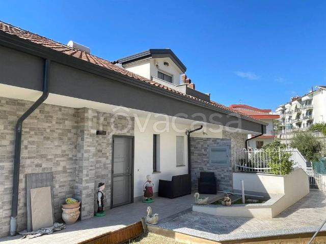 Villa bifamiliare in vendita a Giffoni Valle Piana