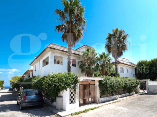 Villa bifamiliare in vendita a Giovinazzo