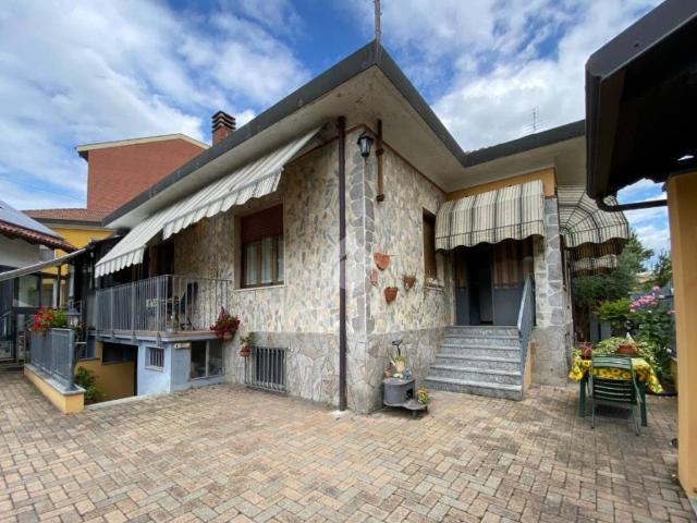 Villa bifamiliare in vendita a Grugliasco via Nazario Sauro, 12