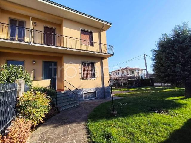 Villa bifamiliare in vendita a Grezzago