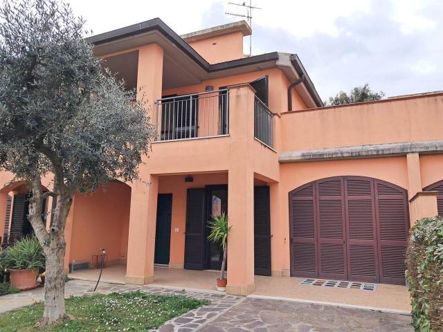 Villa bifamiliare in vendita a Grosseto