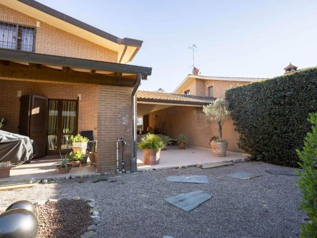 Villa bifamiliare in vendita a Grosseto