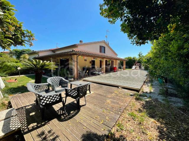 Villa bifamiliare in vendita a Grosseto, Marina Di Grosseto