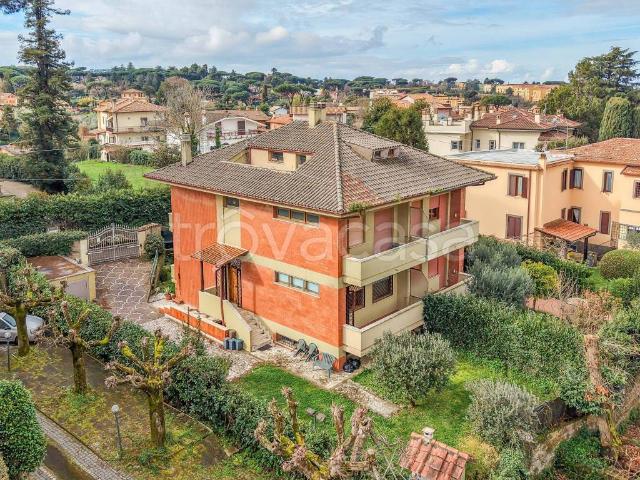 Villa bifamiliare in vendita a Grottaferrata