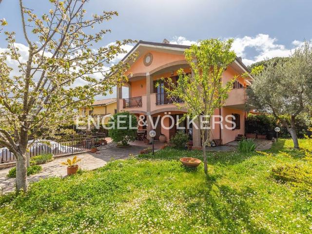 Villa bifamiliare in vendita a Grottaferrata via della Pedica