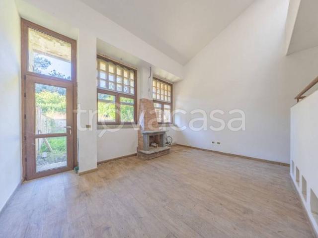 Villa bifamiliare in vendita a Grottaferrata via Tuscolana, 467