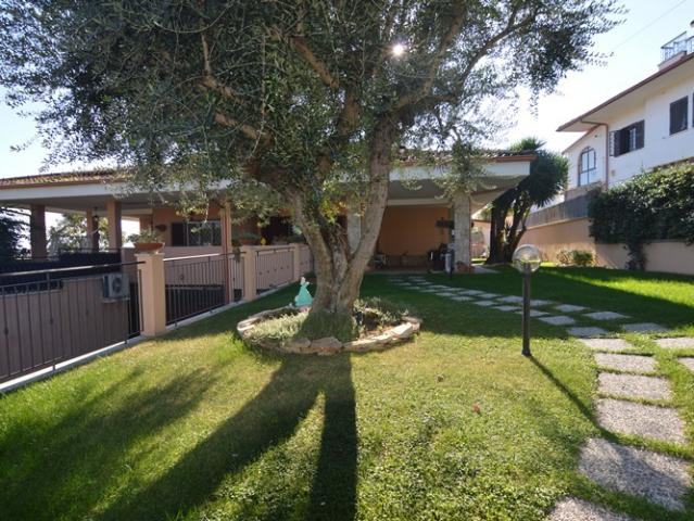 Villa Bifamiliare in vendita a Guidonia Montecelio