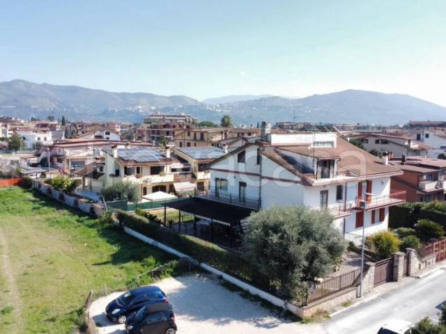 Villa bifamiliare in vendita a Guidonia Montecelio via Guglielmo Ansaldi, Villanova