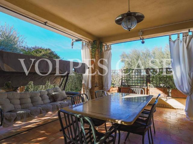 Villa bifamiliare in vendita a Guidonia Montecelio via del Solstizio
