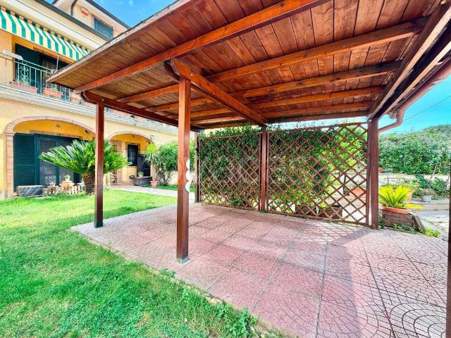 Villa bifamiliare in vendita a Guidonia Montecelio via Lago di Como, 25A, Marco Simone