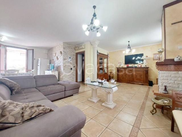 Villa bifamiliare in vendita a Dosolo, Dosolo