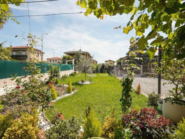 Villa bifamiliare in vendita a Dalmine