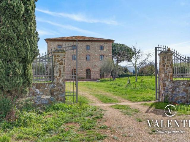 Villa bifamiliare in vendita a Follonica