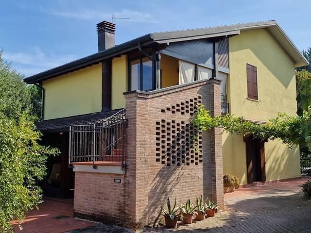 Villa bifamiliare in vendita a Forli'