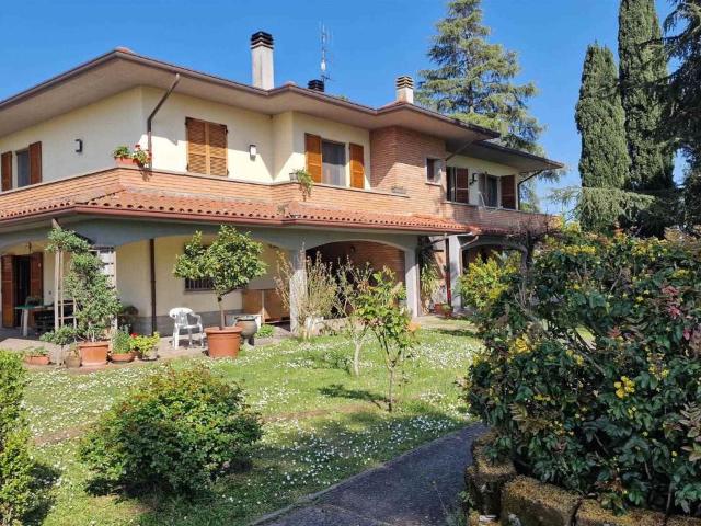 Villa bifamiliare in vendita a Forli'