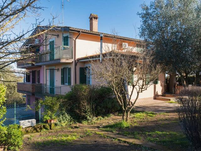 Villa bifamiliare in vendita a Formello
