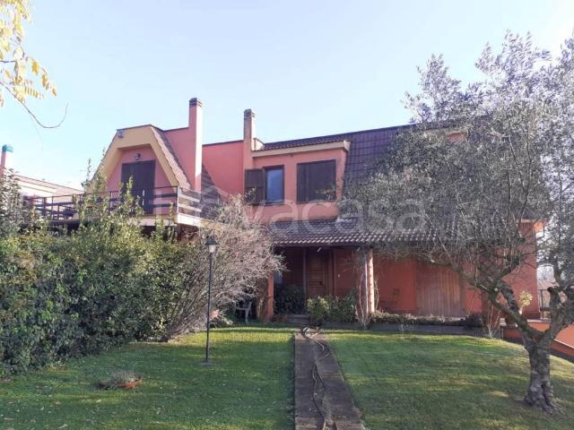 Villa bifamiliare in vendita a Formello
