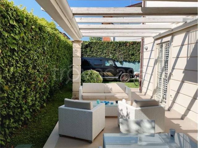 Villa bifamiliare in vendita a Forte dei Marmi via Agnelli, 67