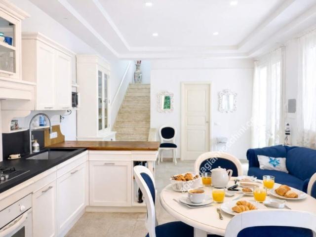 Villa bifamiliare in vendita a Forte dei Marmi