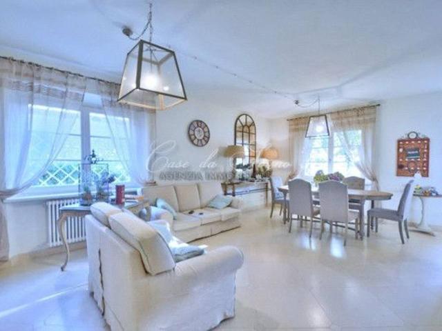 Villa bifamiliare in vendita a Forte Dei Marmi