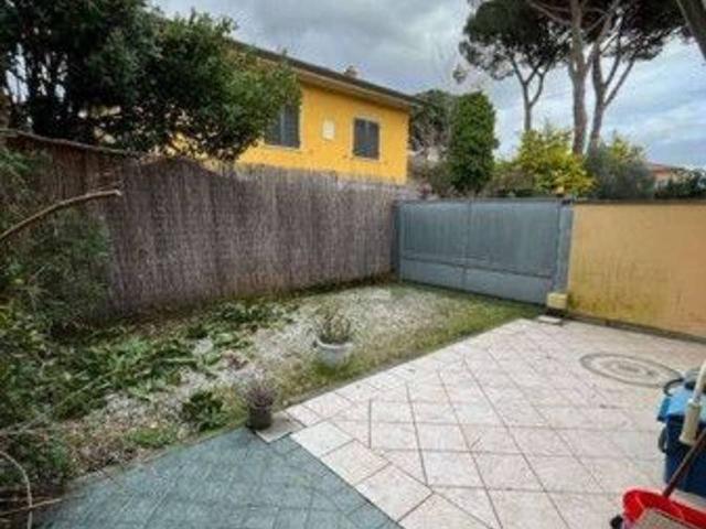 Villa bifamiliare in vendita a Forte Dei Marmi