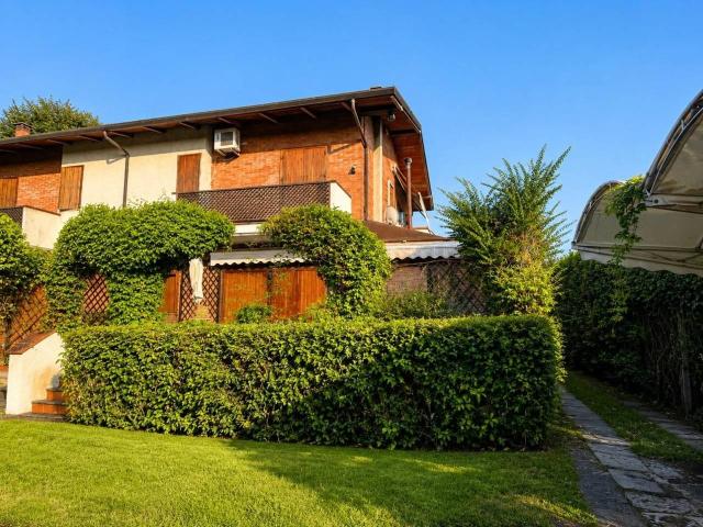Villa bifamiliare in vendita a Forte Dei Marmi