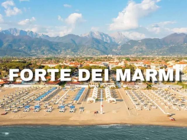 Villa bifamiliare in vendita a Forte dei Marmi