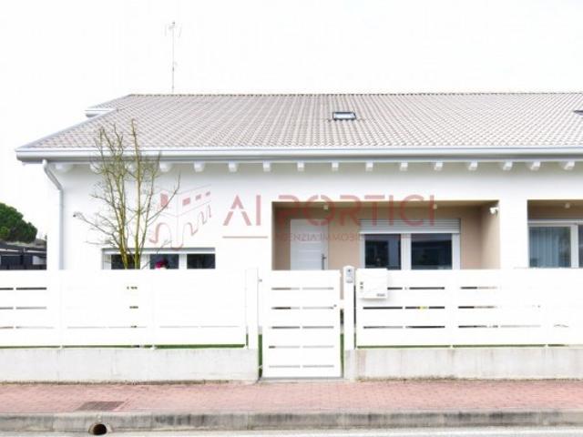 Villa bifamiliare in vendita a Fossò via pereri