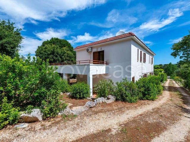 Villa bifamiliare in vendita a Fasano viale delle Viti