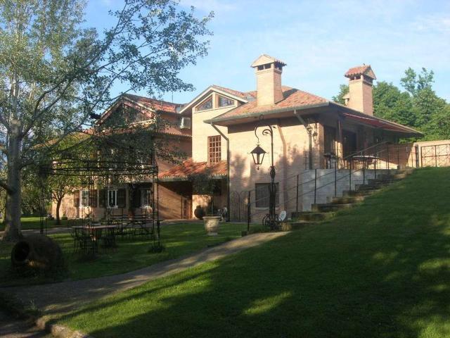 Villa bifamiliare in vendita a Ferrara