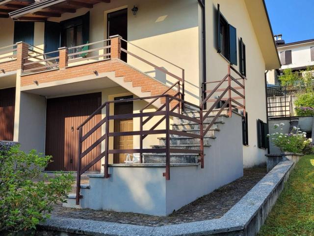 Villa bifamiliare in vendita a Ferriere