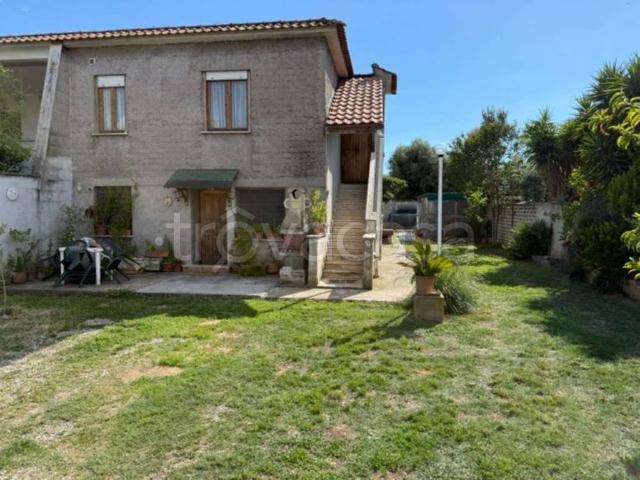 Villa bifamiliare in vendita a Fiumicino via Leandro Veri 12, Isola Sacra